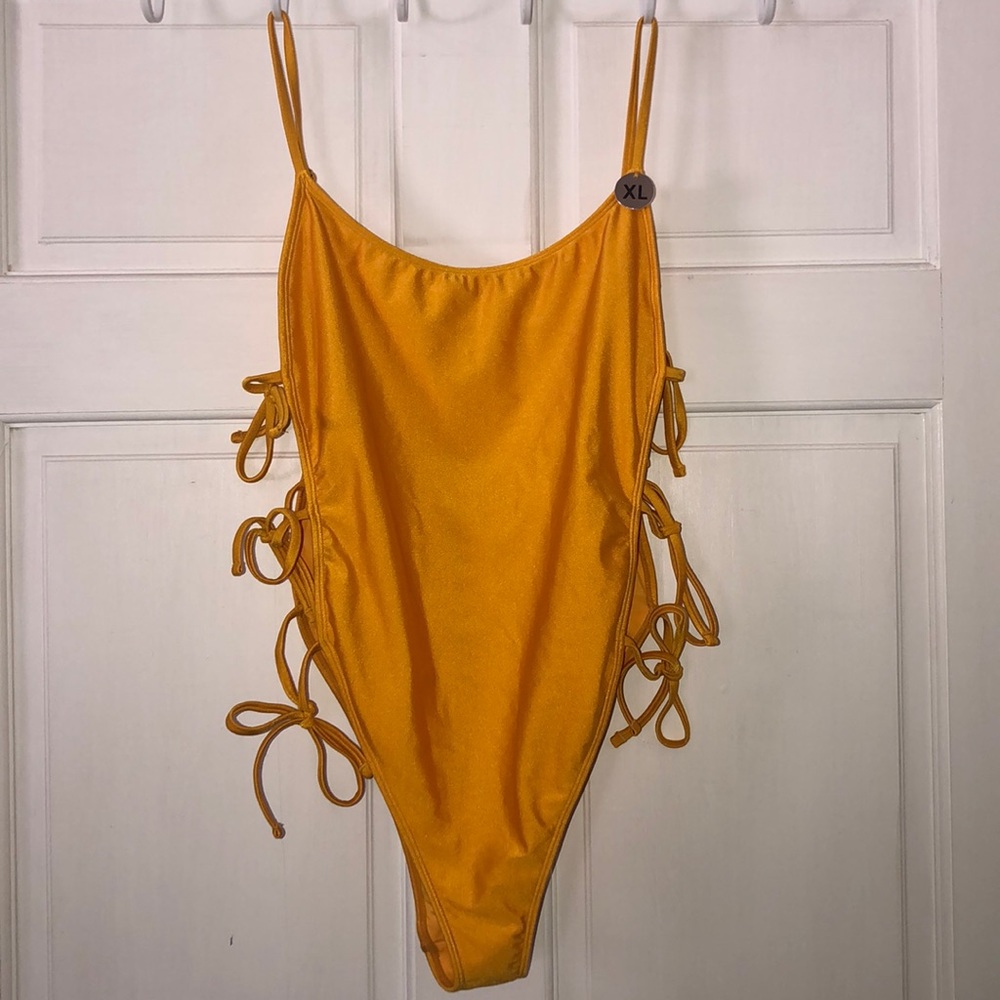 ☀️NWT F21 Sexy One-Piece Swimsuit☀️